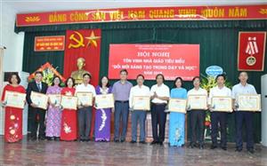 Tôn vinh 51 nhà giáo tiêu biểu trong phong trào 