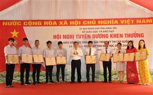 Hội nghị tuyên dương, khen thưởng giáo viên, học sinh đạt giải tại Kỳ thi chọn học sinh giỏi quốc gia, học sinh đạt giải Nhất Kỳ thi chọn học sinh giỏi cấp tỉnh Hưng Yên năm học 2019-2020