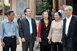 Bí thư Tỉnh uỷ Đỗ Tiến Sỹ dự sinh hoạt chi bộ thôn Ngọc