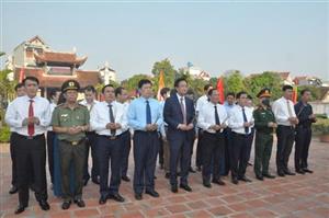 Thành kính dâng hương, dâng hoa, dâng lễ Quốc Tổ Lạc Long Quân và Quốc Mẫu Âu Cơ