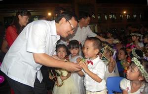 Phó Bí thư Thường trực Tỉnh ủy Đỗ Tiến Sỹ chung vui 