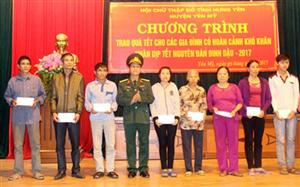 Trao quà Tết cho 55 gia đình có hoàn cảnh khó khăn ở huyện Yên Mỹ