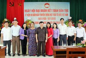 Chủ tịch UBND tỉnh Nguyễn Văn Phóng dự Ngày hội 