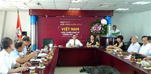 Cuốn sách “Việt Nam - cuộc chiến sinh tử chống Covid-19” ra mắt độc giả