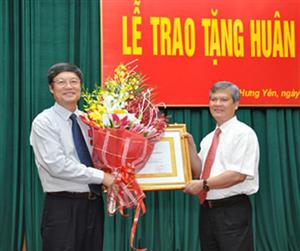 Trao Huân chương Lao động hạng Nhì tặng đồng chí Nguyễn Khắc Hào, Phó Bí thư Thường trực Tỉnh ủy Hưng Yên
