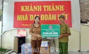 Bàn giao nhà “Đại đoàn kết” tại phường Minh Khai