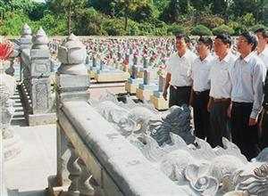 Đoàn đại biểu tỉnh Hưng Yên dâng hương tại Nghĩa trang liệt sỹ quốc gia Trường Sơn, Đường 9 và Thành cổ Quảng Trị
