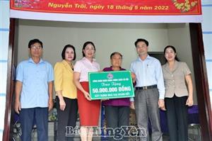 Bàn giao nhà “Đại đoàn kết” tại xã Nguyễn Trãi