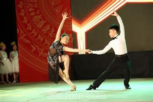 Sôi nổi mùa hè xung kích, tình nguyện