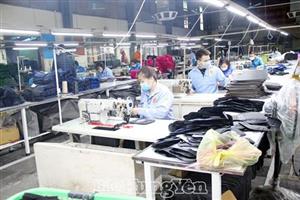 Tăng mức lương tối thiểu: Niềm vui của người lao động