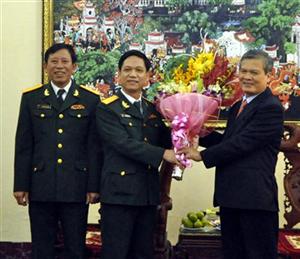 Thường trực Tỉnh ủy thăm, động viên cán bộ, y sỹ, bác sỹ, chiến sỹ, người lao động, bệnh nhân đêm giao thừa.