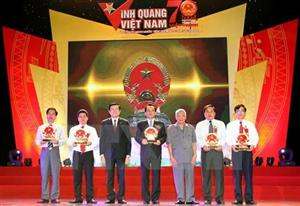 Chủ tịch nước dự Chương trình Vinh quang Việt Nam 2015