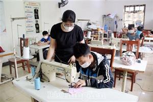 Giúp người khuyết tật vươn lên trong cuộc sống