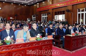 Đồng chí Bộ trưởng Bộ Công an Tô Lâm thăm, tặng quà hộ nghèo, gia đình chính sách, công nhân lao động có hoàn cảnh khó khăn