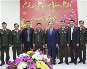 Lãnh đạo tỉnh Hưng Yên thăm, động viên lực lượng vũ trang, cán bộ CNVC, người lao động đêm giao thừa