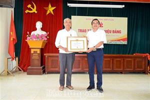 Phường Hiến Nam có 13 đảng viên được tặng Huy hiệu Đảng đợt 19.5