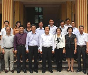 Đồng chí Phùng Xuân Nhạ, Ủy viên dự khuyết BCHTW Đảng, Giám đốc Đại học Quốc gia Hà Nội thăm và làm việc tại xã Tống Phan