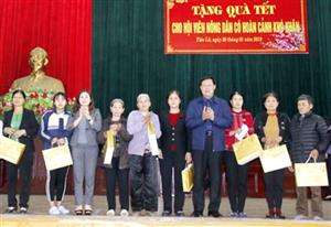 Phó Bí thư Thường trực Tỉnh ủy Đỗ Xuân Tuyên thăm, tặng quà tết tại huyện Tiên Lữ