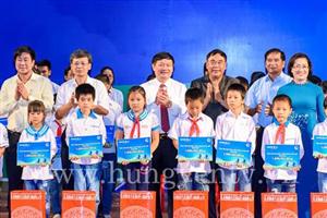 Chủ tịch UBND tỉnh Nguyễn Văn Phóng kêu gọi ủng hộ Quỹ Bảo trợ trẻ em Hưng Yên