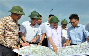 Chủ tịch UBND tỉnh Nguyễn Văn Phóng kiểm tra tiến độ thi công dự án giao thông