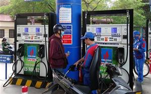 Chật vật vì giá xăng dầu tăng
