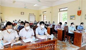 Đồng chí Trưởng ban Tuyên giáo Tỉnh ủy Lê Xuân Tiến dự sinh hoạt chi bộ thôn Nghĩa Trai