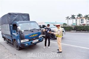 Kiên quyết xử lý xe quá tải trên tuyến QL.5