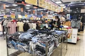 Hàng Việt tăng 'sức đề kháng' khi người tiêu dùng chi tiêu hạn chế