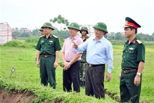 Bí thư Tỉnh uỷ Đỗ Tiến Sỹ kiểm tra công tác chuẩn bị diễn tập khu vực phòng thủ tỉnh năm 2017