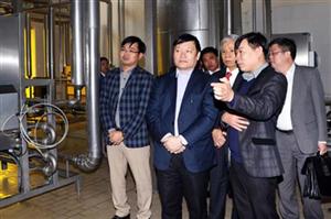 Chủ tịch UBND tỉnh Nguyễn Văn Phóng kiểm tra sản xuất, kinh doanh tại một số doanh nghiệp