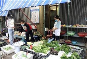 Rau xanh tăng giá sau mưa úng