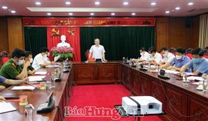 Các đồng chí lãnh đạo tỉnh Hưng Yên kiểm tra công tác bầu cử