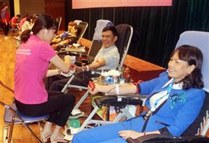 Hưng Yên: Gần 1 nghìn người đăng ký hiến máu tình nguyện tại Lễ hội Xuân hồng năm 2018