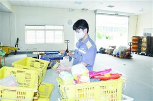 Nhộn nhịp dịch vụ bưu chính ngày giáp Tết