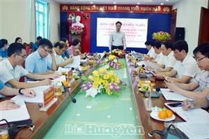 Đồng chí Bí thư Tỉnh ủy Nguyễn Hữu Nghĩa làm việc với Ban Thường vụ Liên đoàn Lao động tỉnh