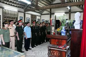 Đồng chí Chủ tịch UBND tỉnh Nguyễn Văn Phóng tiếp và làm việc với Ban liên lạc Hội đồng hương Hưng Yên tại Hà Nội