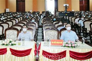 Những người ứng cử đại biểu Quốc hội khóa XV và đại biểu HĐND tỉnh khóa XVII tiếp xúc cử tri để vận động bầu cử