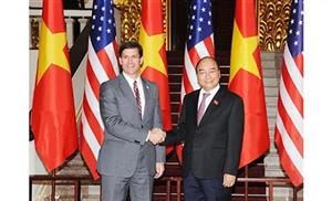 Thủ tướng Nguyễn Xuân Phúc tiếp Bộ trưởng Quốc phòng Hoa Kỳ Mác E-xpơ