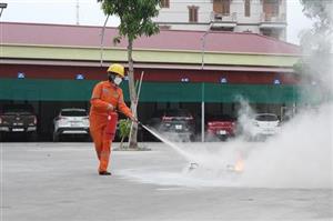 Công ty Điện lực Hưng Yên: Chú trọng bảo đảm an toàn vệ sinh lao động