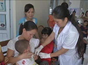 Tiêm vắc xin Sởi – Rubella đợt 2 cho trên 100 nghìn trẻ em trên địa bàn tỉnh