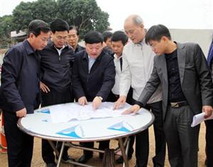 Chủ tịch UBND tỉnh Nguyễn Văn Phóng kiểm tra tiến độ Dự án Đầu tư xây dựng nâng cấp đê tả sông Luộc kéo dài