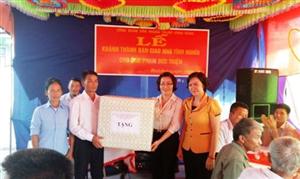 Văn phòng Trung ương Đảng: Bàn giao nhà tình nghĩa cho người có công với cách mạng tại huyện Phù Cừ