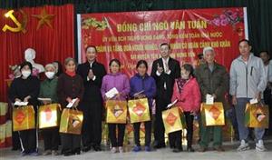 Tổng Kiểm toán Nhà nước Ngô Văn Tuấn trao quà Tết tặng hộ nghèo, công nhân, lao động có hoàn cảnh khó khăn huyện Yên Mỹ