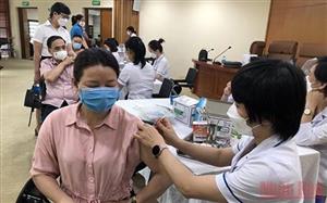 Phát động chiến dịch tiêm vaccine phòng Covid-19 mũi 3, 4 cho cán bộ, công chức, viên chức, người lao động