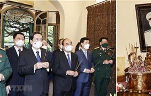 Chủ tịch nước Nguyễn Xuân Phúc dâng hương tưởng niệm Đại tướng Võ Nguyên Giáp