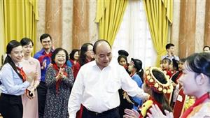 Chủ tịch nước gặp mặt các cháu thiếu nhi tiêu biểu của 54 dân tộc