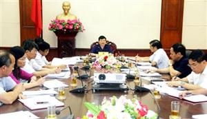 Xây dựng các chương trình dạy nghề, việc làm và giảm nghèo; bảo vệ, chăm sóc, nâng cao sức khỏe nhân dân