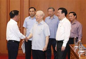Gắn đấu tranh phòng, chống tham nhũng, tiêu cực với bảo vệ chính trị nội bộ - Những nhiệm vụ và giải pháp chủ yếu