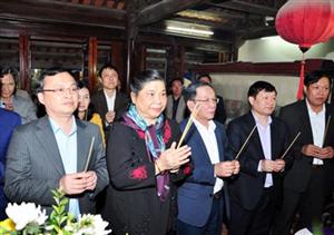 Dâng hương, dâng hoa tưởng niệm 73 năm ngày đồng chí Tô Hiệu hy sinh