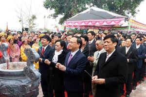 Dâng hương tưởng niệm Đại danh y Hải Thượng Lãn Ông Lê Hữu Trác